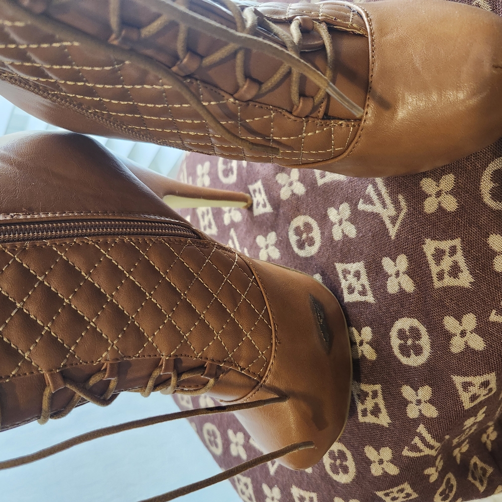 Elegant Brown Lace-Up Women's Boots